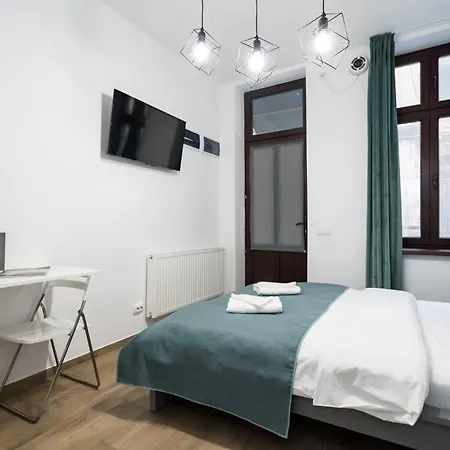 Urban Walls 5a In Old Bükreş