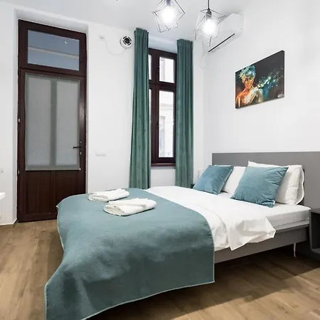 Urban Walls 5a In Old