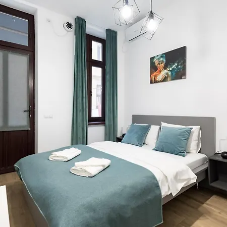 Urban Walls 5a In Old Daire Bükreş