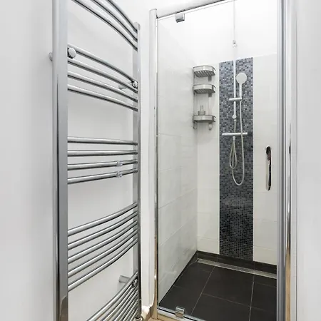 Urban Walls 5a In Old Apartment *