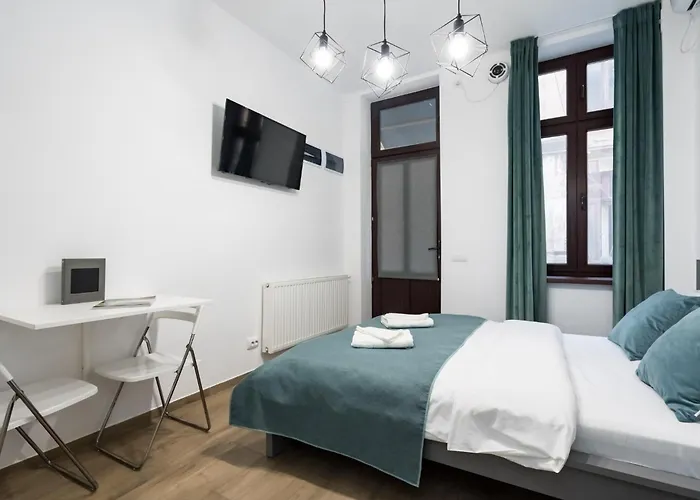 Urban Walls 5a In Old Bukarest