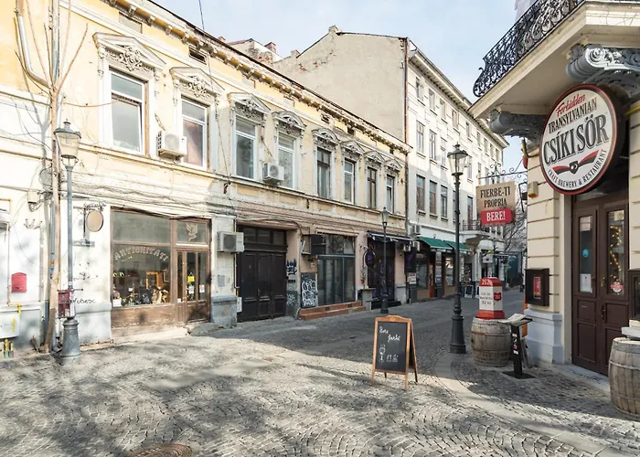 Urban Walls 5a In Old