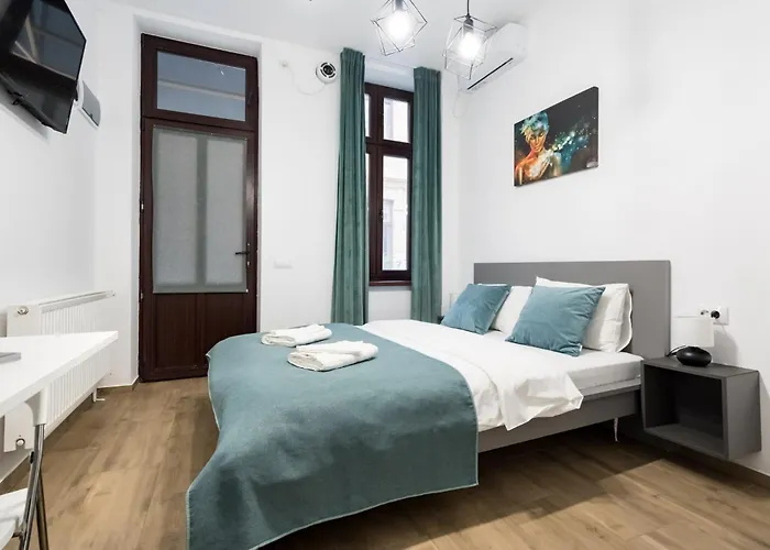 Urban Walls 5a In Old