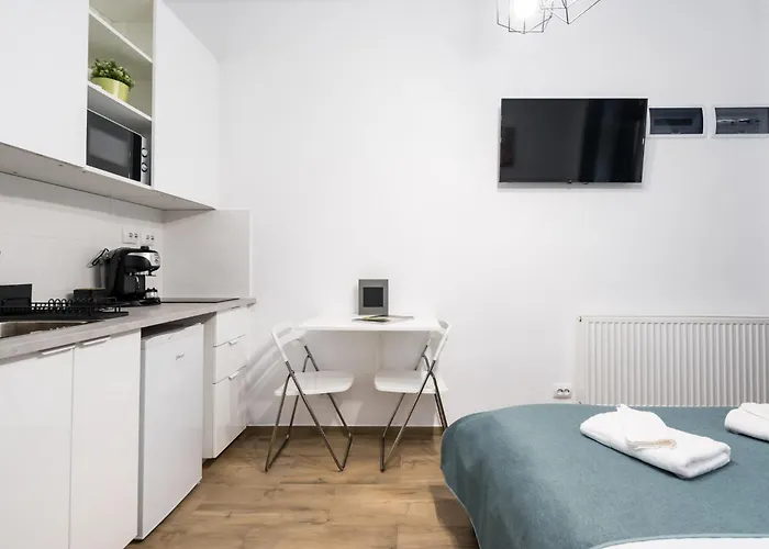 Urban Walls 5a In Old