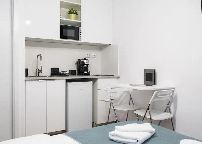 Urban Walls 5a In Old * Bucareste